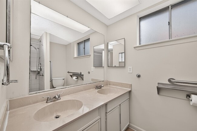 Building Photo - 8638 Little River Rd