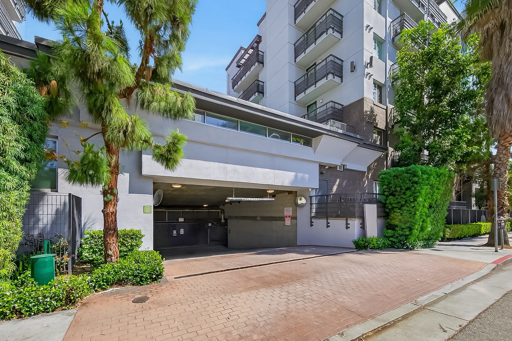 Building Photo - 629 Traction Ave