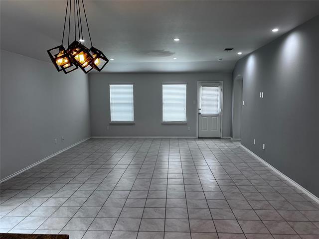 Building Photo - 950 Decker Dr