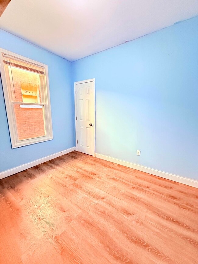 Building Photo - 3 Bed, 1 Bath Home with Modern Amenities / Vouchers Accepted / Available Now!
