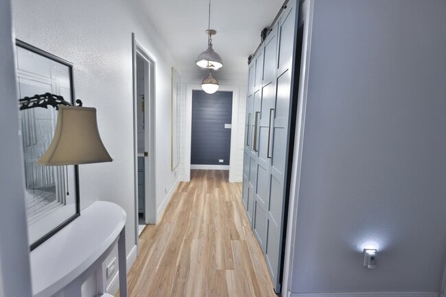 Building Photo - 16322 Southampton Dr