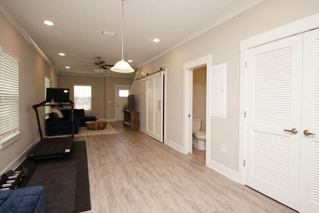Building Photo - Great Location in Freeport