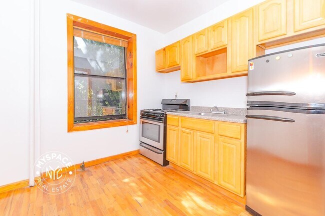 Primary Photo - 228 S 3rd St