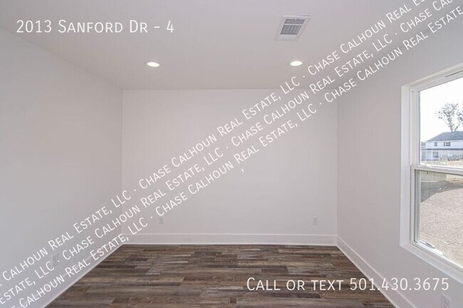 Building Photo - 2013 Sanford Dr