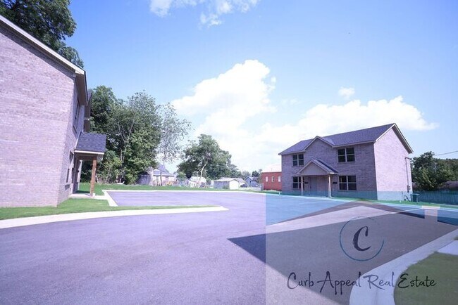 Building Photo - First month move in special $800!! Beautiful 2 bed 2 bath duplex, includes washer and dryer