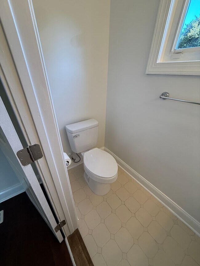 Building Photo - **3bed House - Skip The Apartment Chaos - ...