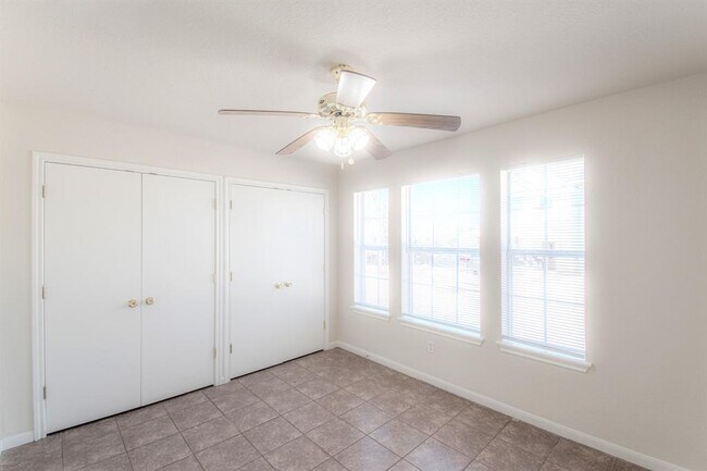 Building Photo - 10 Greenglade Ct