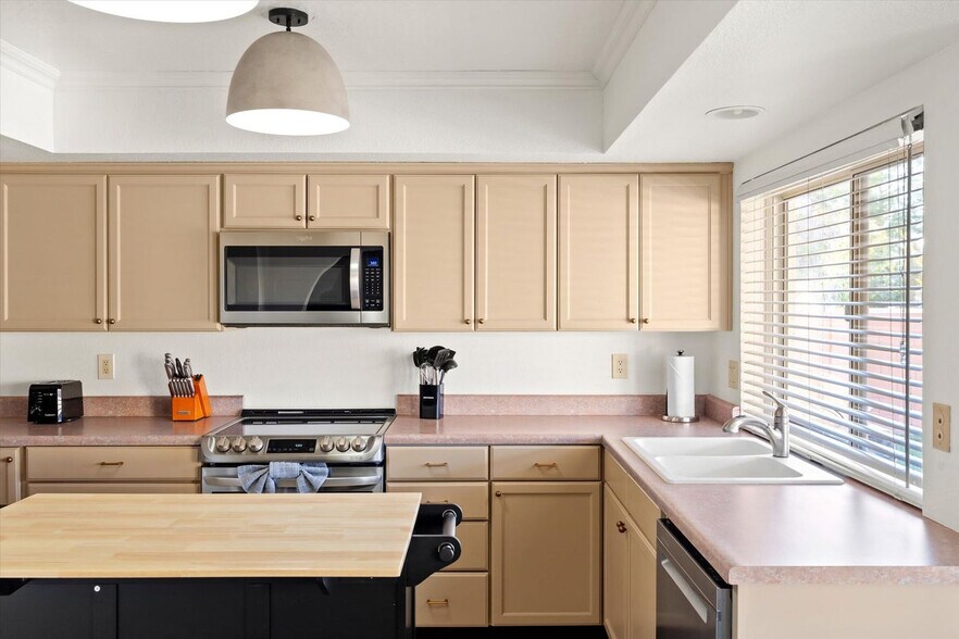Building Photo - 6214 W Riviera Dr