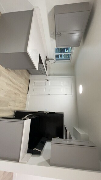 Building Photo - 445 E Fort Union Blvd