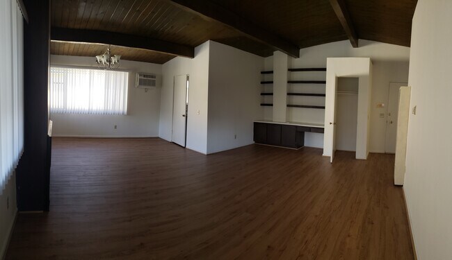 Building Photo - 250 S El Molino Ave