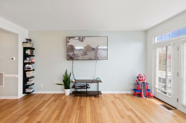 Building Photo - Waterfront Living in Colonial Beach | Monroe Bay Views | 3BR Townhome w/ Garage | 2,200 Sq Ft