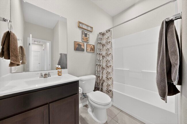 Building Photo - 10650 Valedon Ln SW