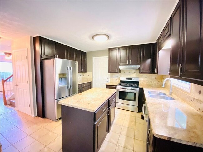 Building Photo - 4090 Riversong Dr NW