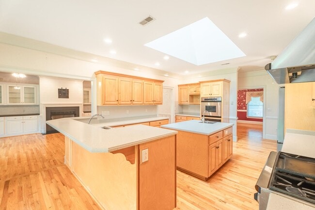 Building Photo - 785 Glenwood Dr