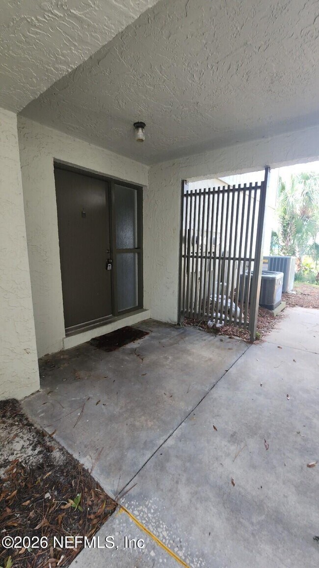 Building Photo - 27 Veronese Ct