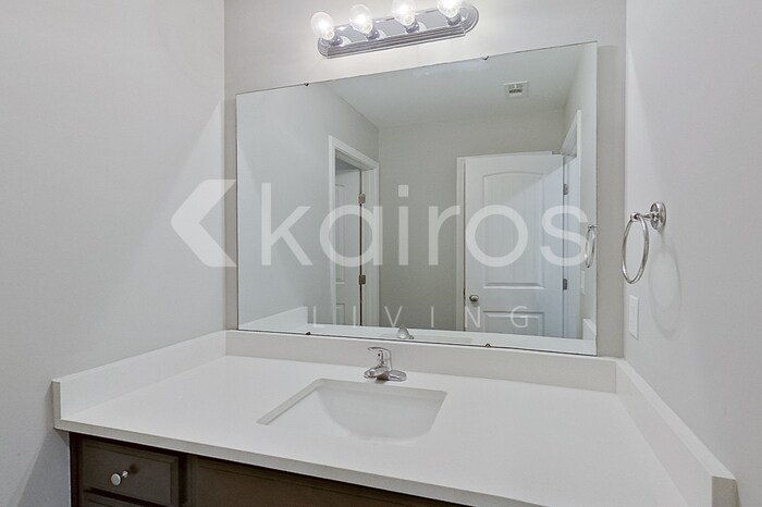 Building Photo - 18 Carrollton Dr