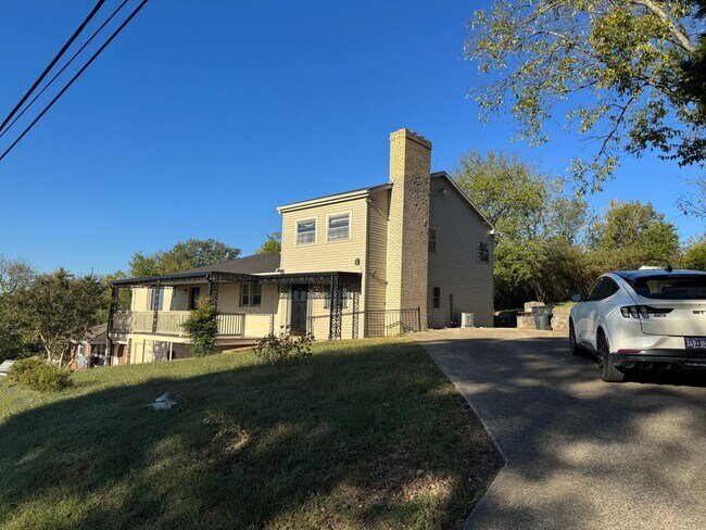 Building Photo - Newly remodeled house with a great city view!