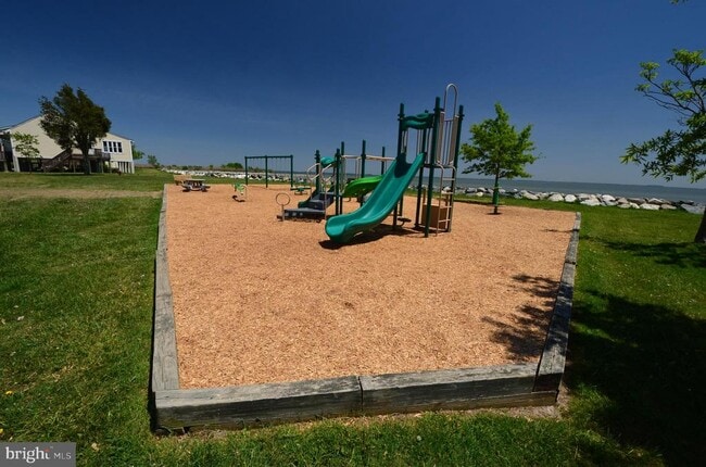 Building Photo - 1193 Maple Ave