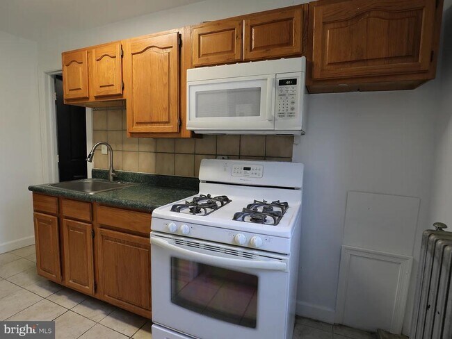 Building Photo - 2400 E Dauphin St