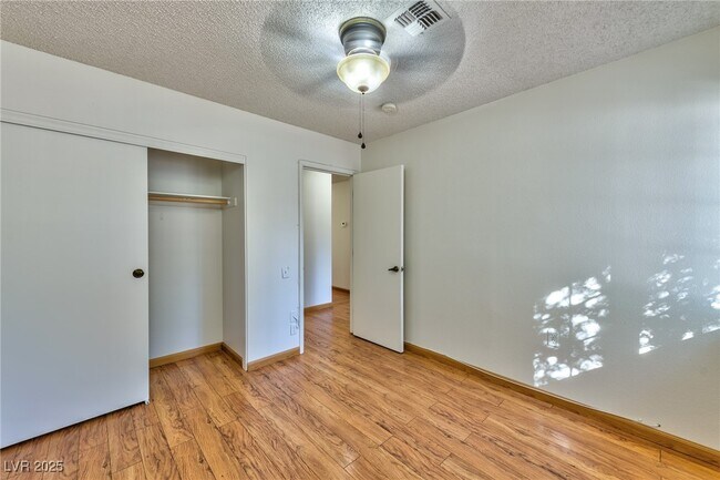 Building Photo - 2728 Miraflores Ave