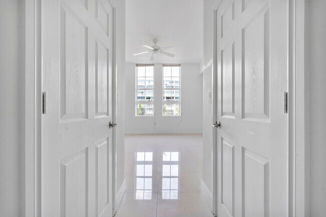 Building Photo - 3001 NE 185th St