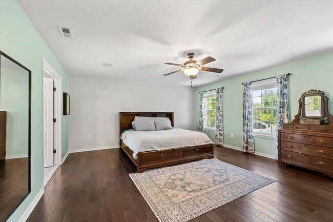 Building Photo - Gorgeous 5 Bed 3.5 Bathroom in Stafford, VA