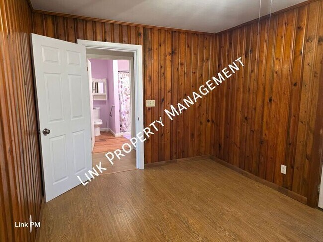 Building Photo - 3731 Knollwood Dr