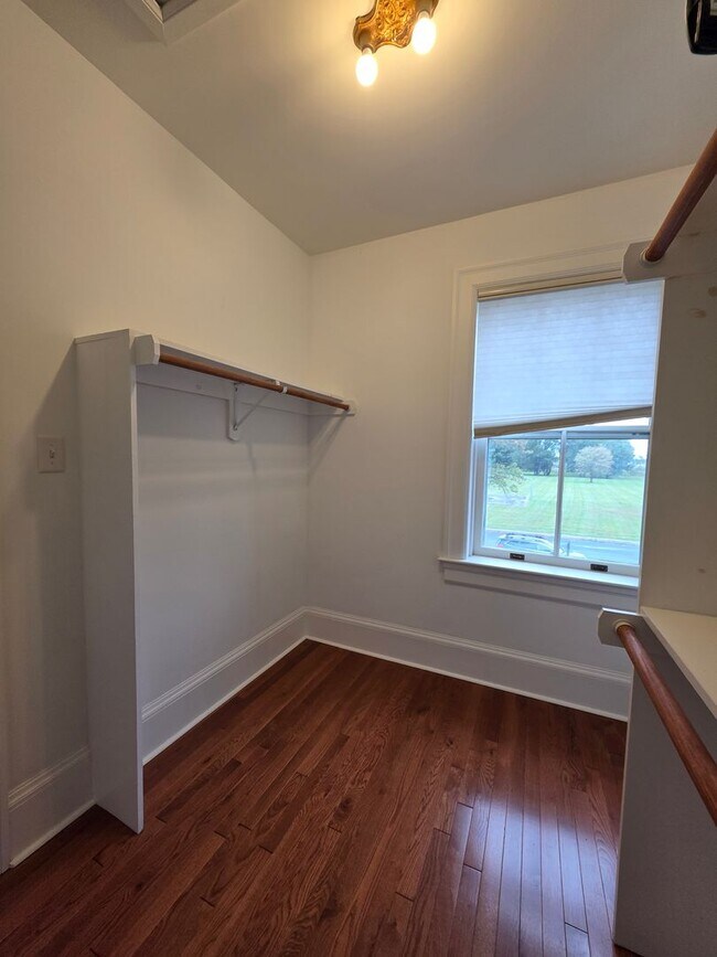 Building Photo - 1306 Officers Row