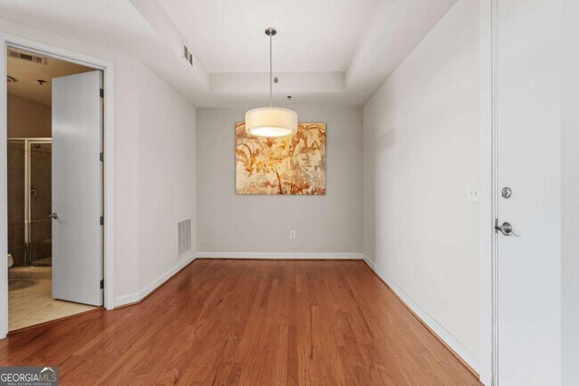 Building Photo - 711 Cosmopolitan Dr NE