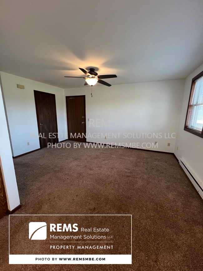 Building Photo - 155 W Adams St