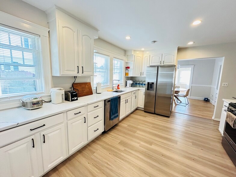 Building Photo - 66 Cass St