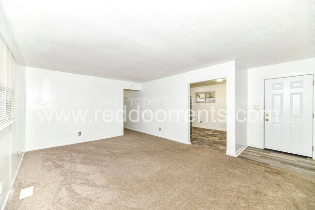Building Photo - 5361 E Burgess Ave