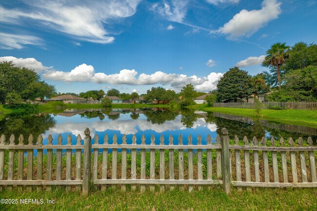 Building Photo - 1969 Willesdon Dr W