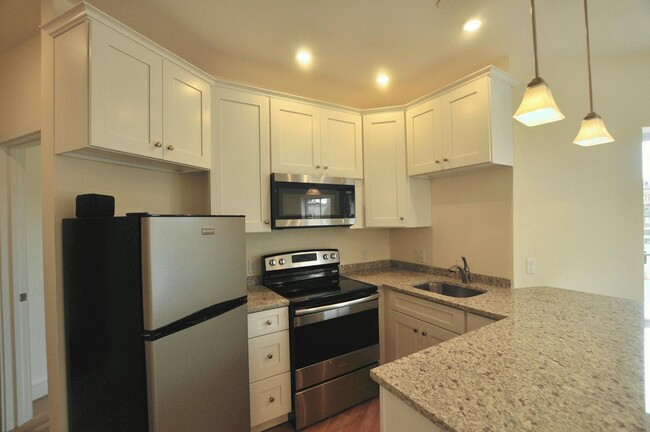 Building Photo - 885 Beacon St