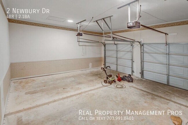 Building Photo - 2 Newbury Dr