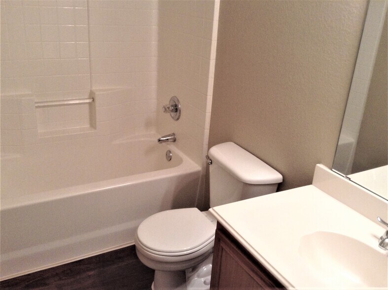 Building Photo - 308 Lake Travis Dr