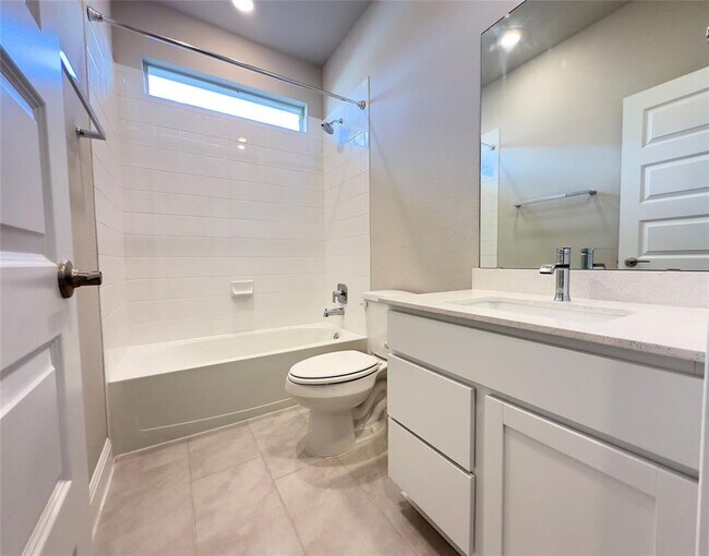 Building Photo - 17916 Umberto Dr