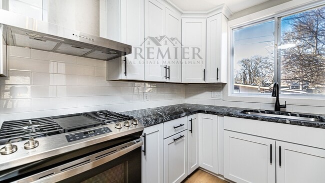 Building Photo - 7509 Lamar Ave