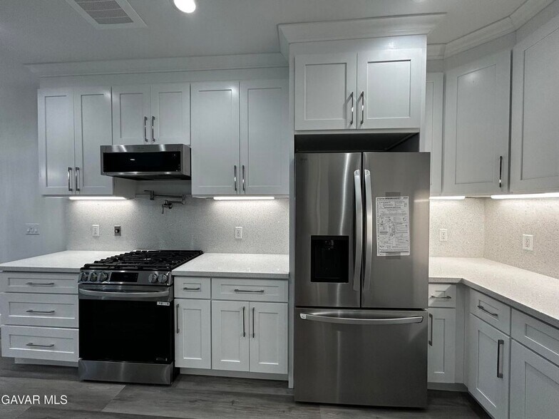 Building Photo - 3838 Balmont St