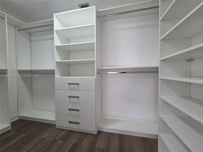 Building Photo - 6240 SW 21st St