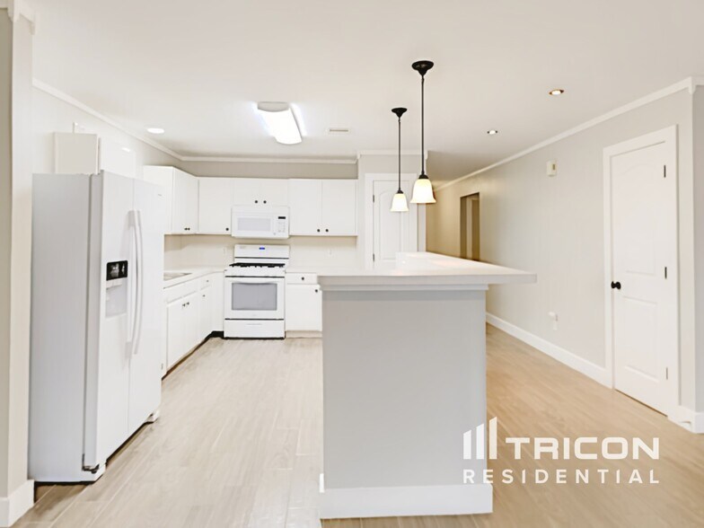 Building Photo - 21880 Silver Oak Ct