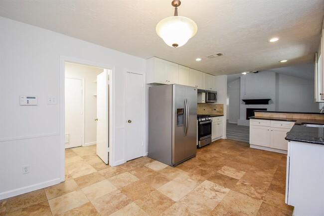 Building Photo - 154 Squires Bend