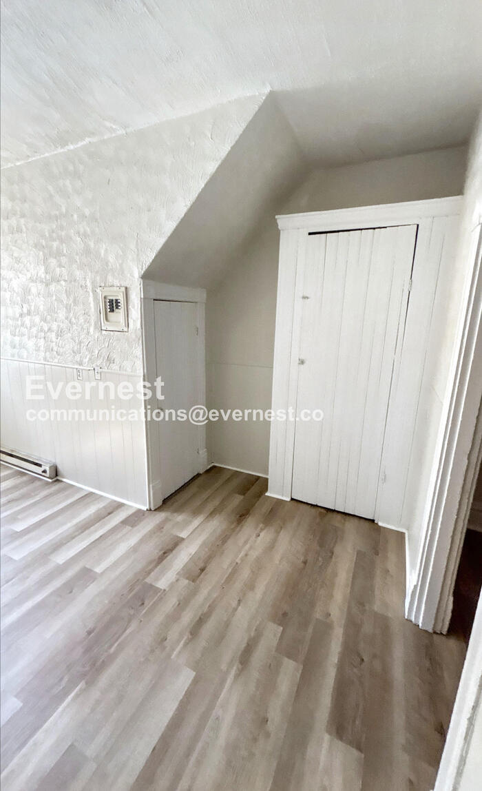 Building Photo - 3720 Fairview Ave