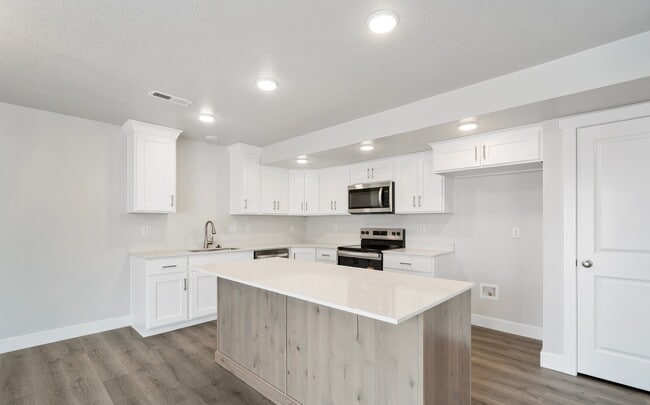 Building Photo - 937 N 215 W