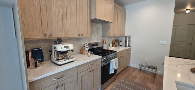 Building Photo - Stunning 3-bedroom + tech room, 2.5-bath home in NW Boise!