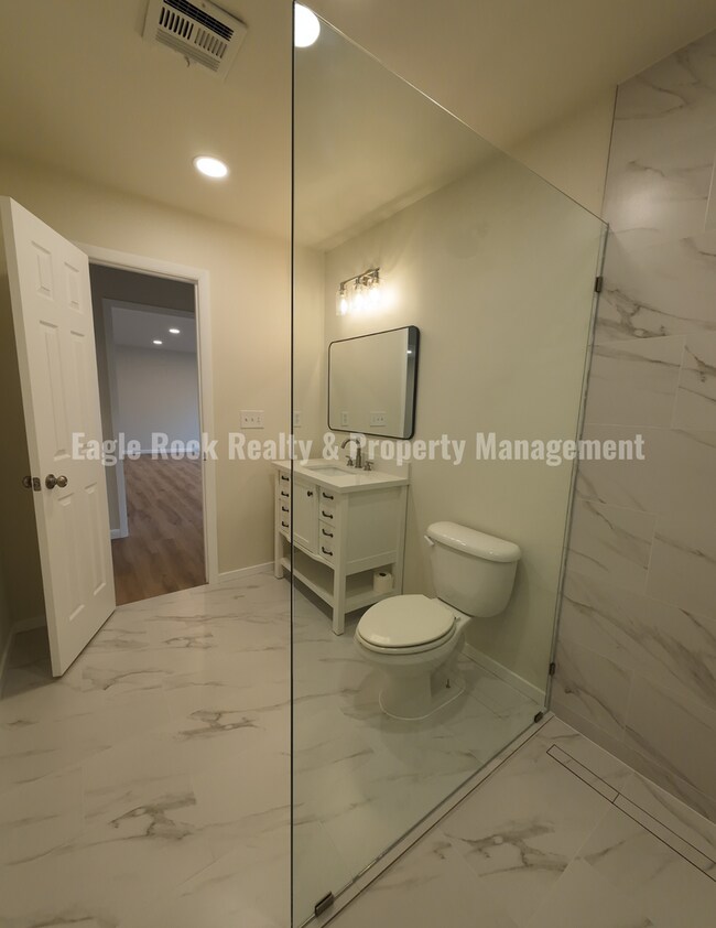 Building Photo - 1369 E 67th St
