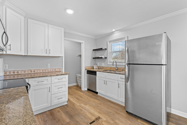 Building Photo - 1406 Pleasant Plains Rd