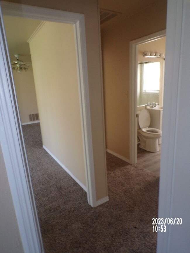 Building Photo - centrally located $200.00 off 1st  full month's rent