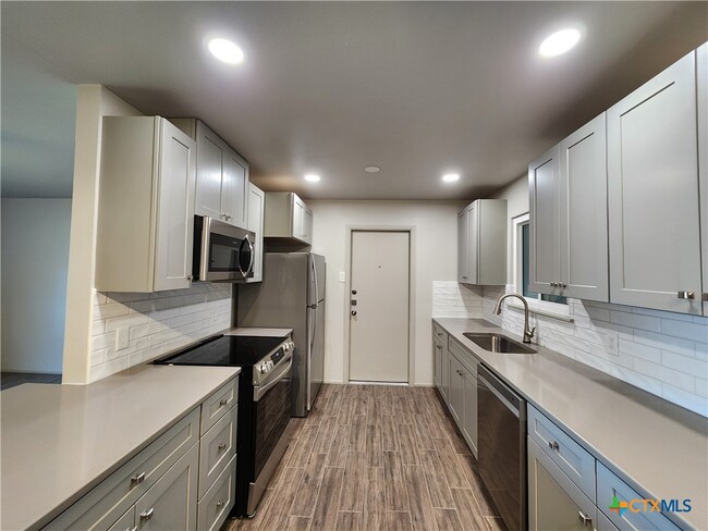 Building Photo - 362 Lockener Ave