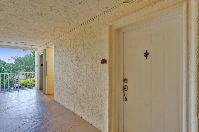 Building Photo - 9301 SW 92nd Ave